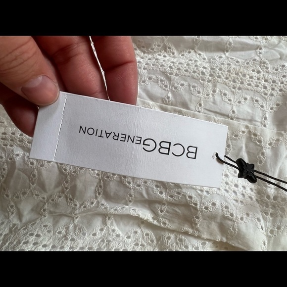 NWT BCBGeneration white eyelet patterned shorts - Picture 3 of 4